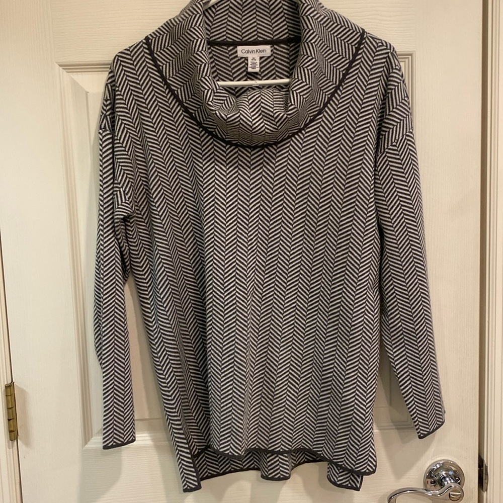 Calvin Klein sweater size medium